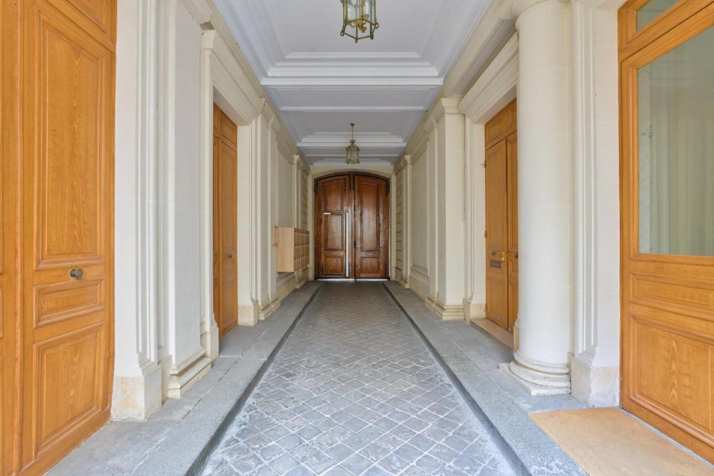 Art1 Opera 4*